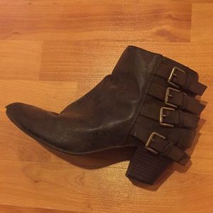 Women’s leather booties from Nicole